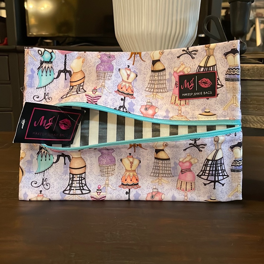 NWT Medium Makeup Junkie Bag